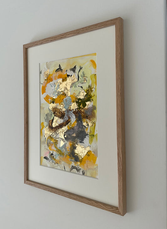 Paperwork nr. 13, 40x30 cm, med guld bladmetal og massiv egetræsramme by Lone Reedtz , Abstrakt ekspressivt akrylmaleri på papir i passepartout Gold Orange Yellow