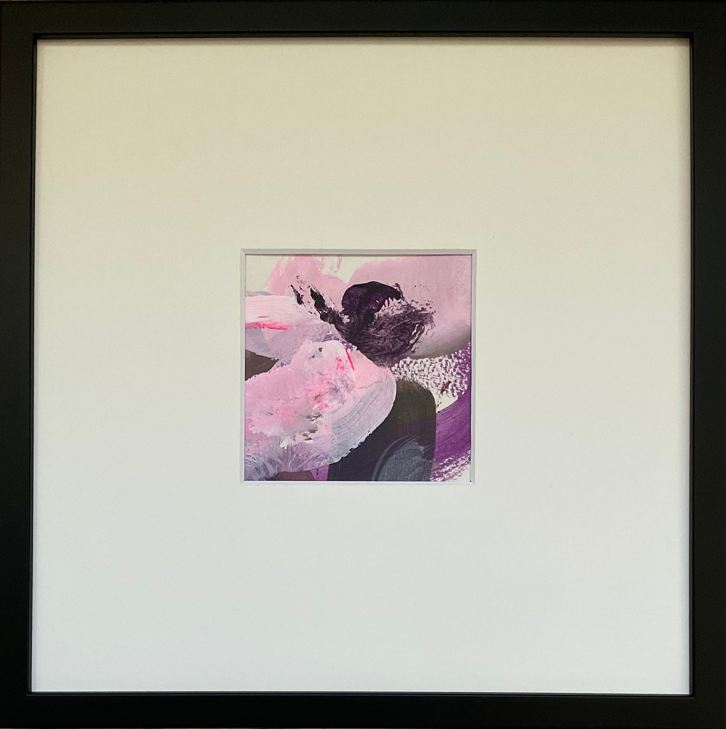 Paperwork nr. 44, 30x30 cm med sort træramme by Lone Reedtz , Abstrakt ekspressivt akrylmaleri på papir i passepartout