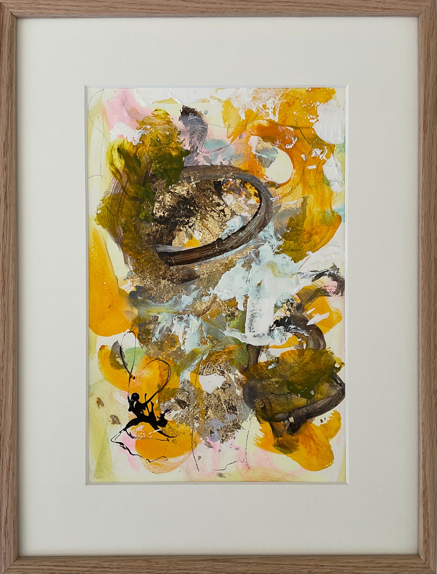 Paperwork nr. 16, 30x40 cm med guld bladmetal og massiv egetræsramme by Lone Reedtz , Abstrakt ekspressivt akrylmaleri på papir i passepartout Brown Childish Gold Orange Yellow