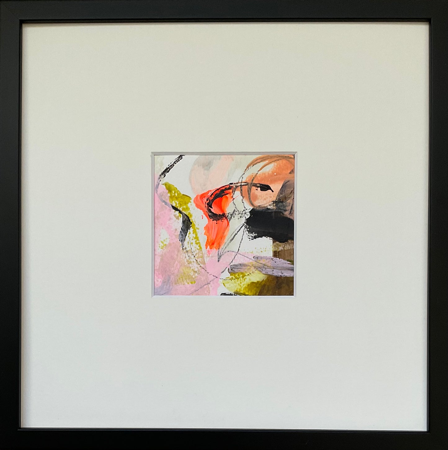 Paperwork nr. 36, 30x30 cm med sort træramme by Lone Reedtz , Abstrakt ekspressivt akrylmaleri på papir i passepartout