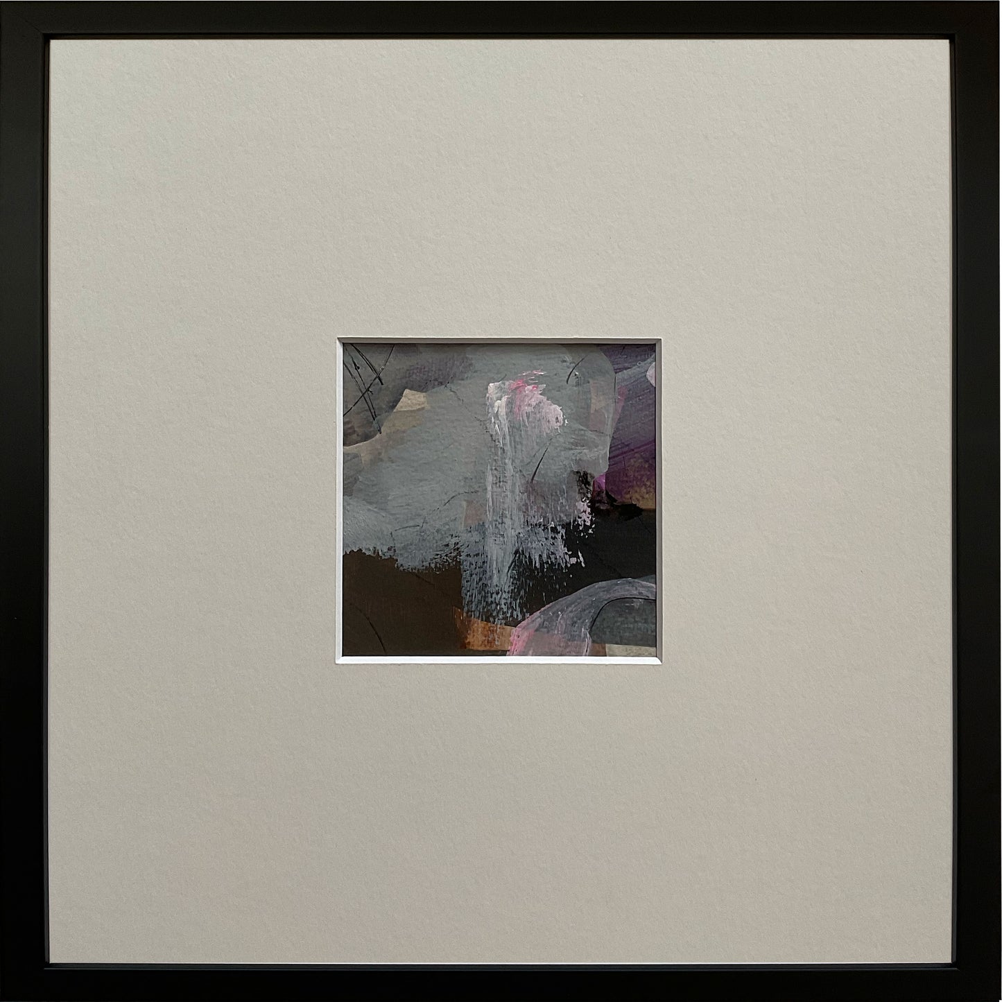 Paperwork nr. 40, 30x30 cm, med sort træramme by Lone Reedtz , Abstrakt ekspressivt akrylmaleri på papir i passepartout Med sort træramme