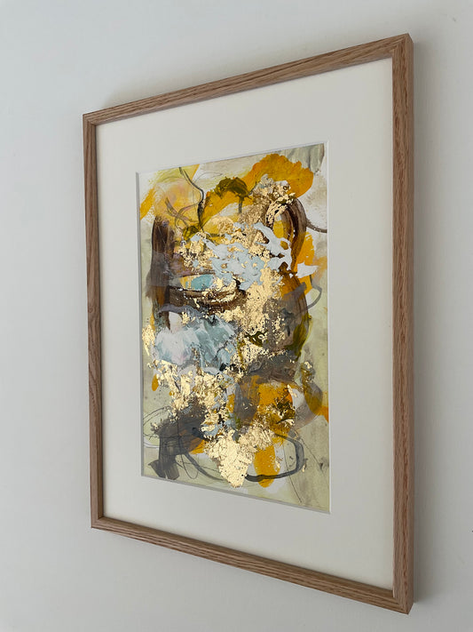 Paperwork nr. 15, 30x40 cm med guld bladmetal og massiv egetræsramme by Lone Reedtz , Abstrakt ekspressivt akrylmaleri på papir i passepartout Gold Grey Orange Yellow