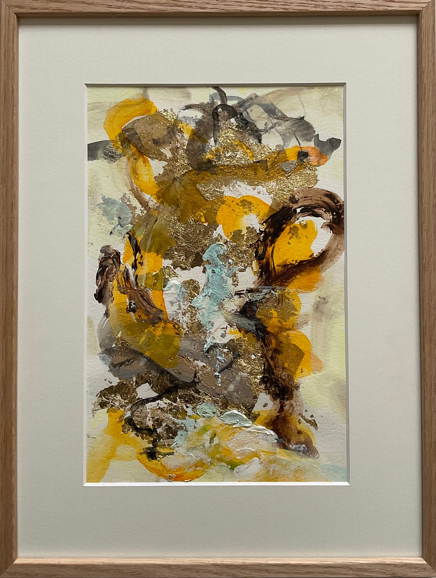 Paperwork nr. 59, 30x40 cm med guld bladmetal og massiv egetræsramme by Lone Reedtz , Abstrakt ekspressivt akrylmaleri på papir i passepartout Brown Childish Gold Orange Yellow