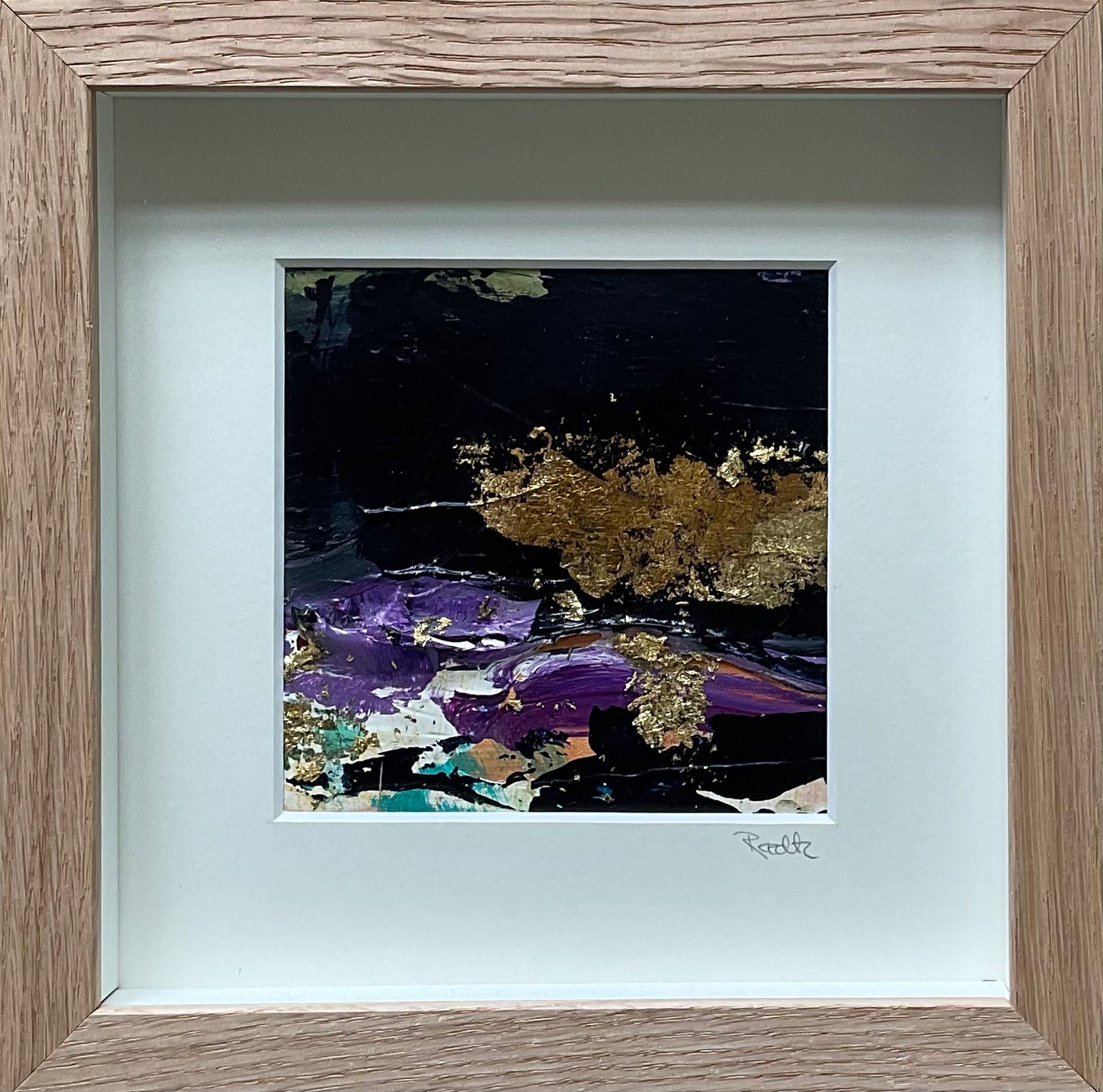 Abstrakt akrylmaleri på lærred med gyldne detaljer – 20x20 cm i boksramme af massivt egetræ by Lone Reedtz , Abstrakt ekspressivt akrylmaleri på papir i passepartout