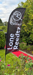 Beach flag med Lone Reedtz navn og logo