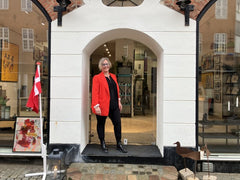 Foto af Chelina Bagger foran Galleri &Os