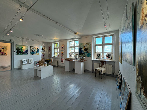 Malerier af Lone Reedtz udstillet i Dragør Havnegalleri