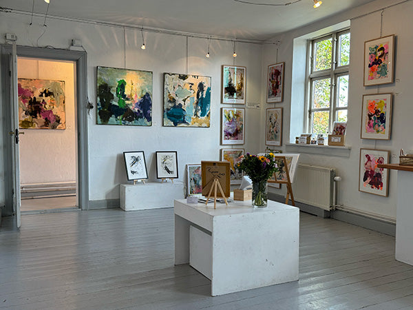 Malerier af Lone Reedtz udstillet i Dragør Havnegalleri