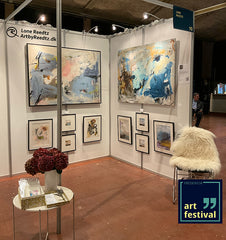 Farverige malerier af Lone Reedtz i Fredericia Art Festival