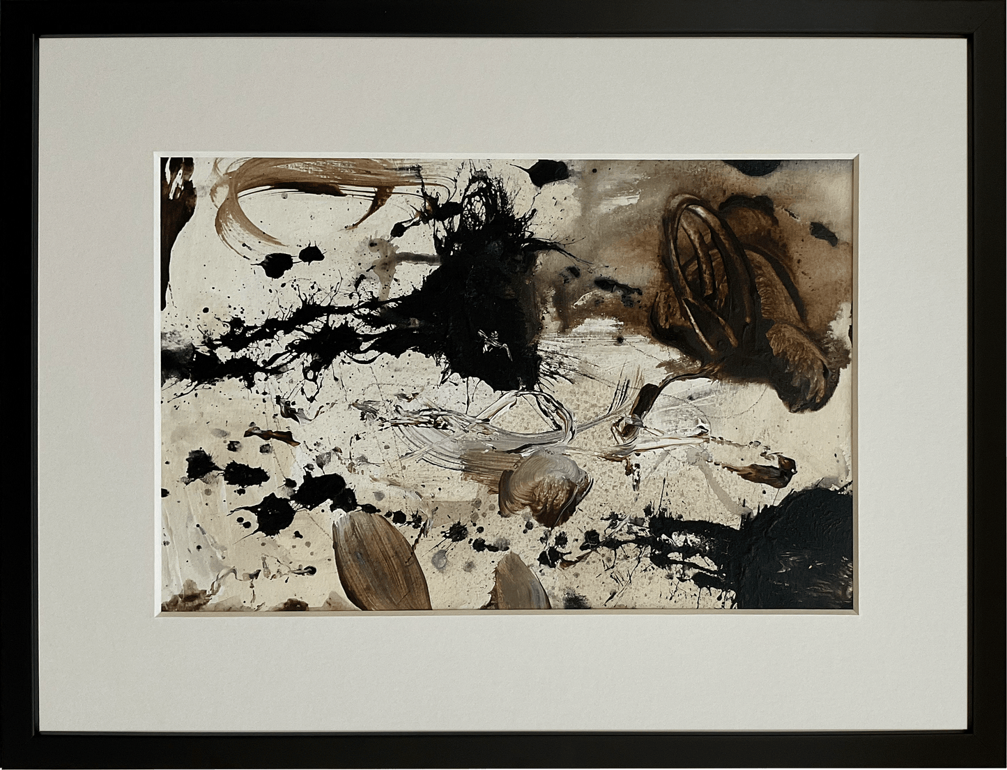 Paperwork nr. 30, 30x40 cm med valgfri indramning by Lone Reedtz , Abstrakt ekspressivt akrylmaleri på papir i passepartout Vandret 2 Med sort træramme Black Brown