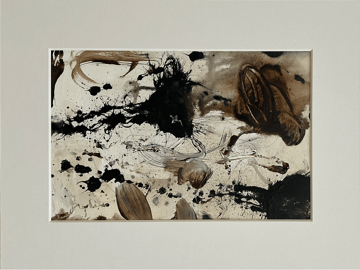 Paperwork nr. 30, 30x40 cm med valgfri indramning by Lone Reedtz , Abstrakt ekspressivt akrylmaleri på papir i passepartout Vandret 2 Uden ramme Black Brown
